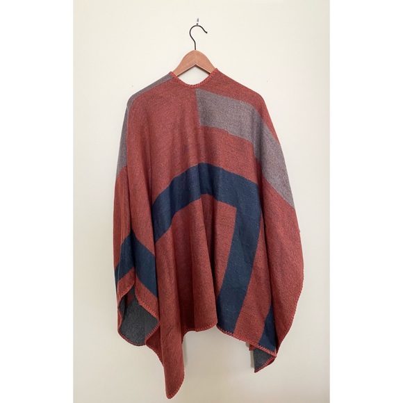 BB Dakota Poncho - Picture 7 of 7